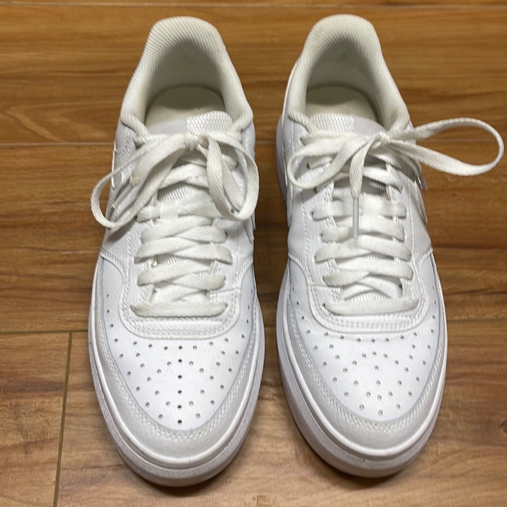 Nike Court Vision Alta, size 8